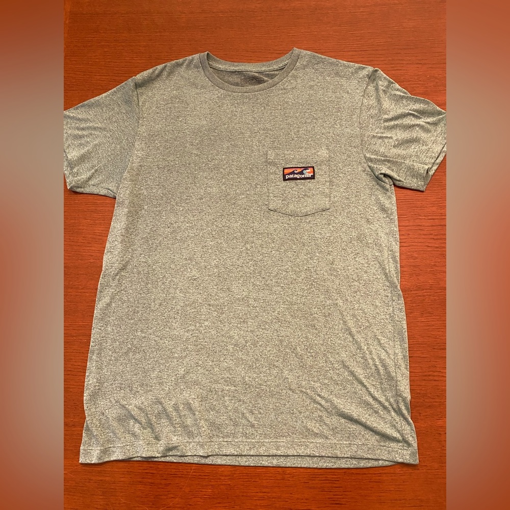 Patagonia pocket tee. This shirt is actually GREEN and the camera shows gray